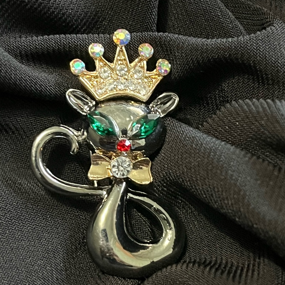 His/Her Majesty The Cat Silvertone Brooch with Gold Crown and Green Eyes